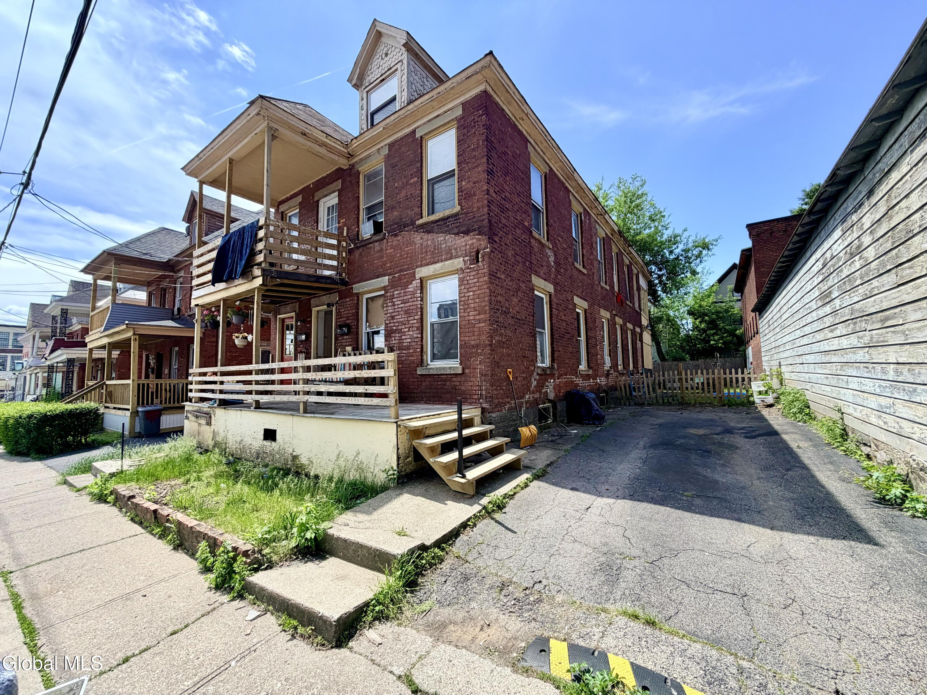 31 Elk Street Amsterdam NY 12010