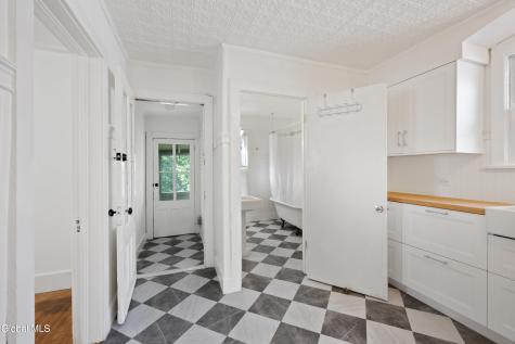 104 Van Dam Street Saratoga Springs NY 12866