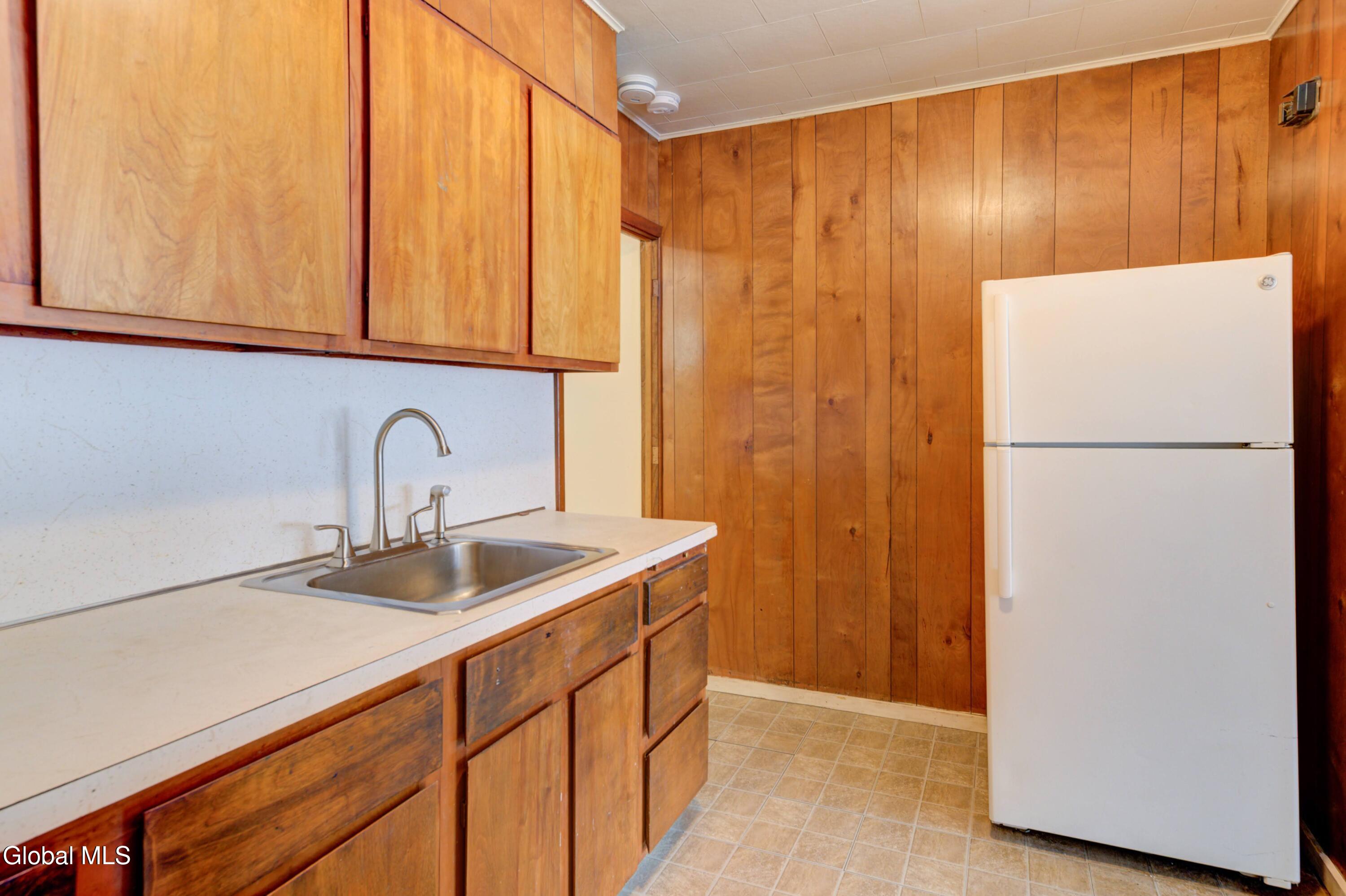 609 Mcclellan Street Schenectady NY 12304