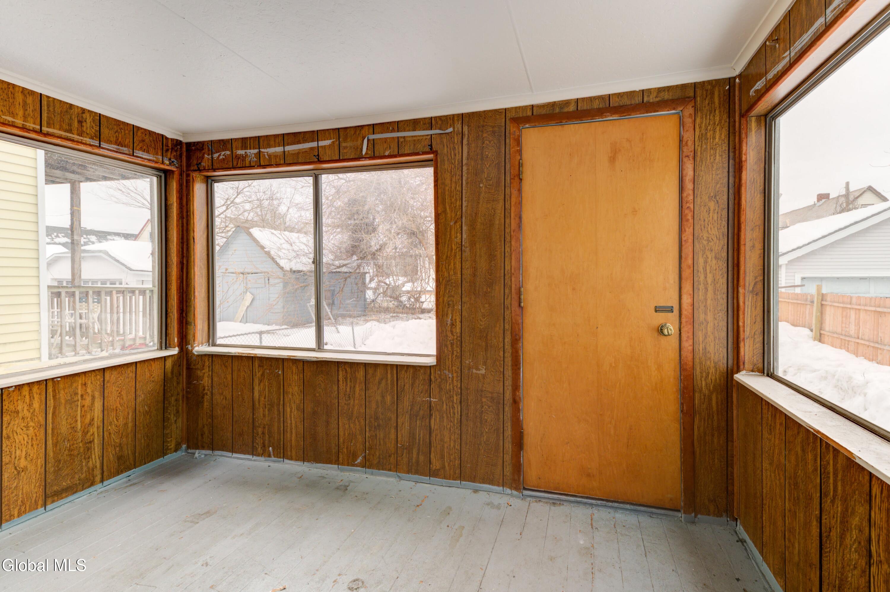 609 Mcclellan Street Schenectady NY 12304
