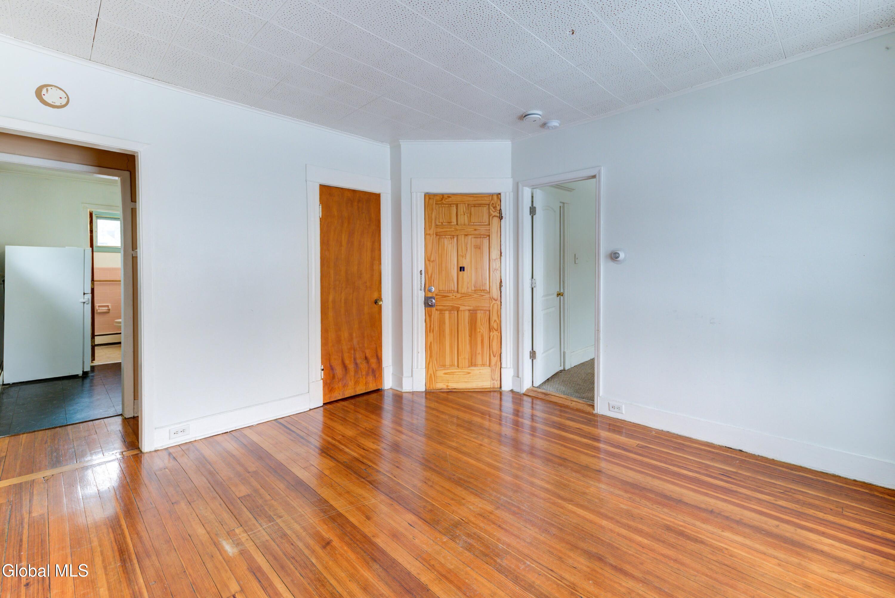 609 Mcclellan Street Schenectady NY 12304
