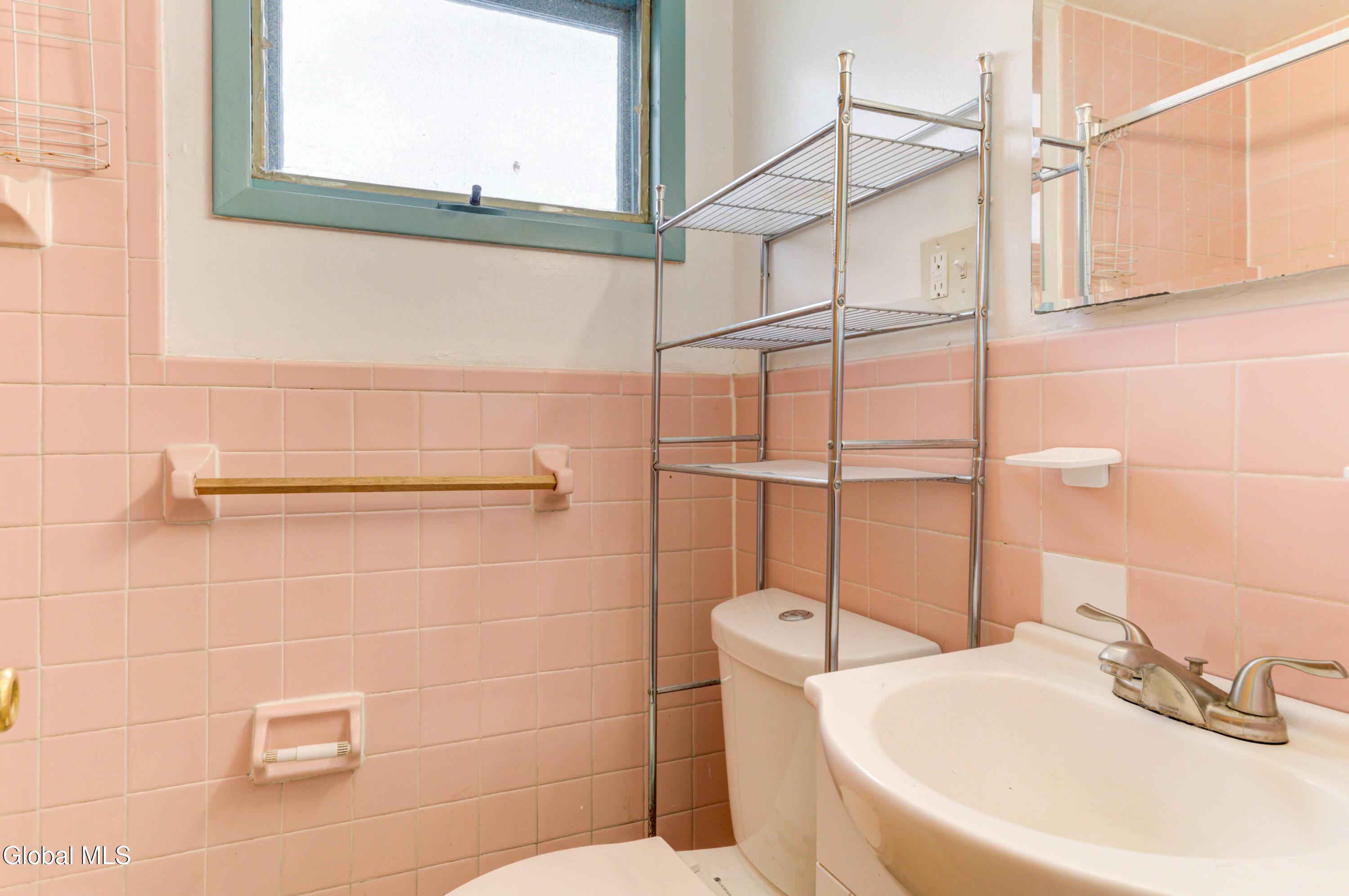 609 Mcclellan Street Schenectady NY 12304