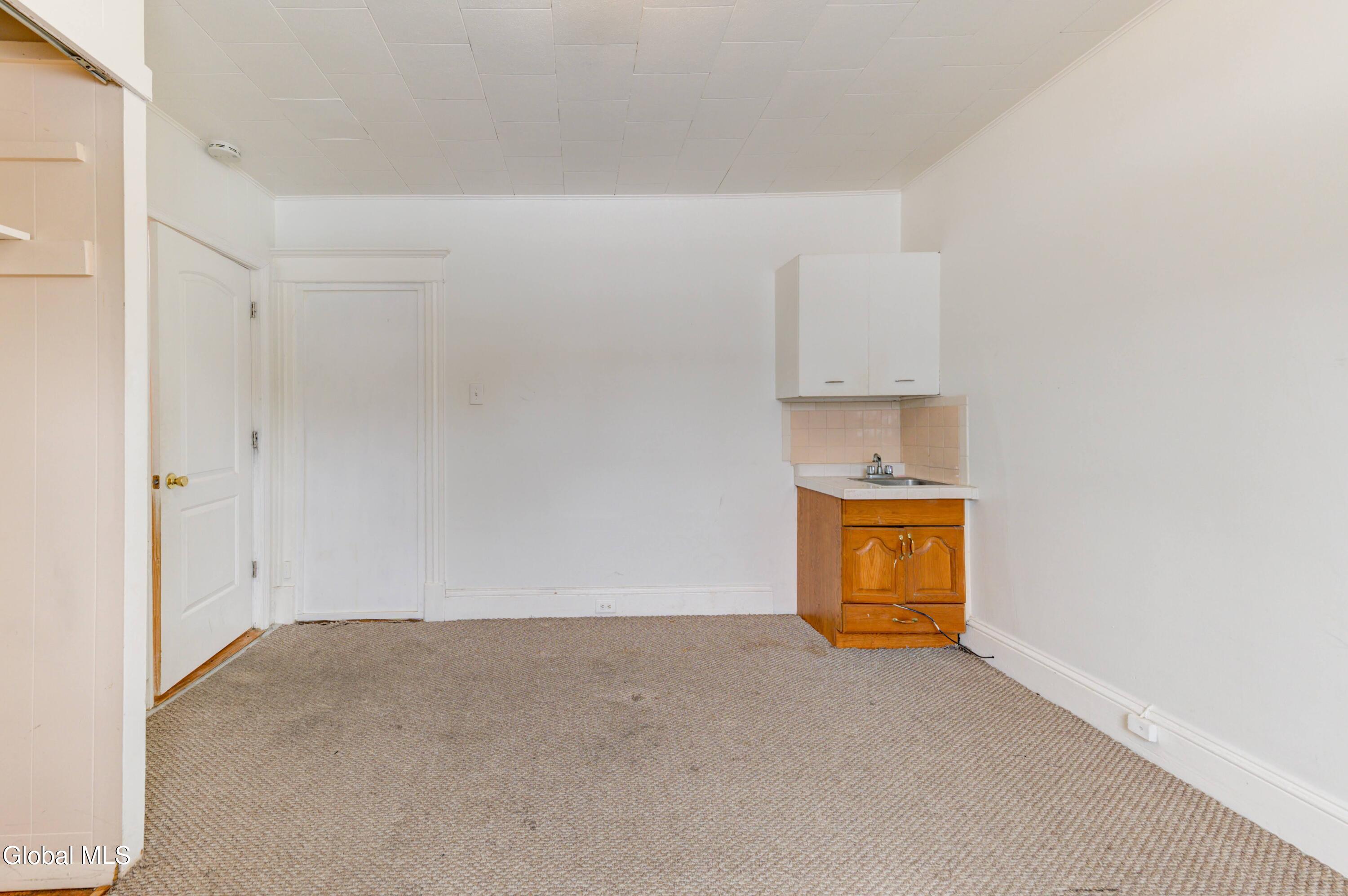 609 Mcclellan Street Schenectady NY 12304