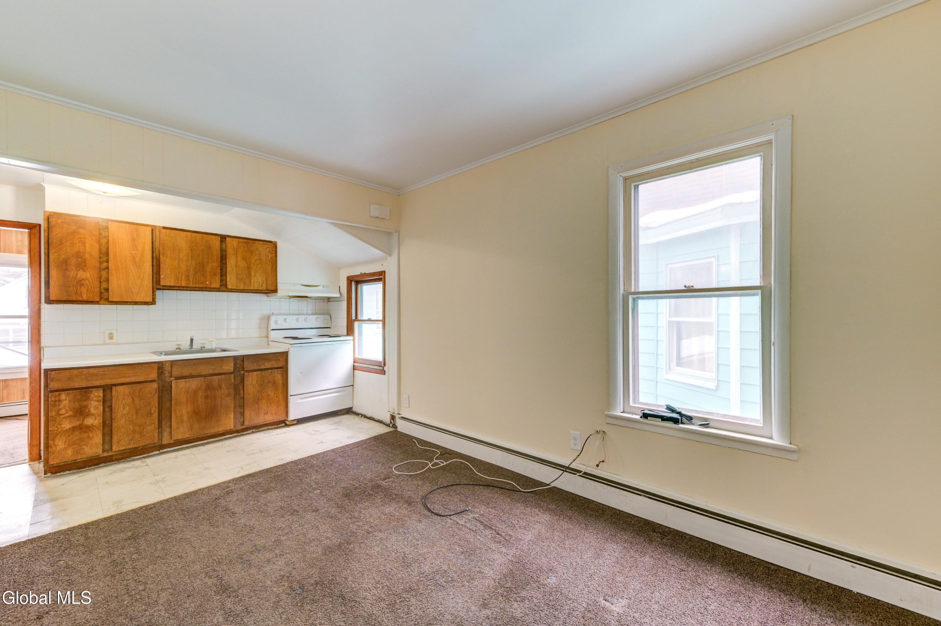 609 Mcclellan Street Schenectady NY 12304