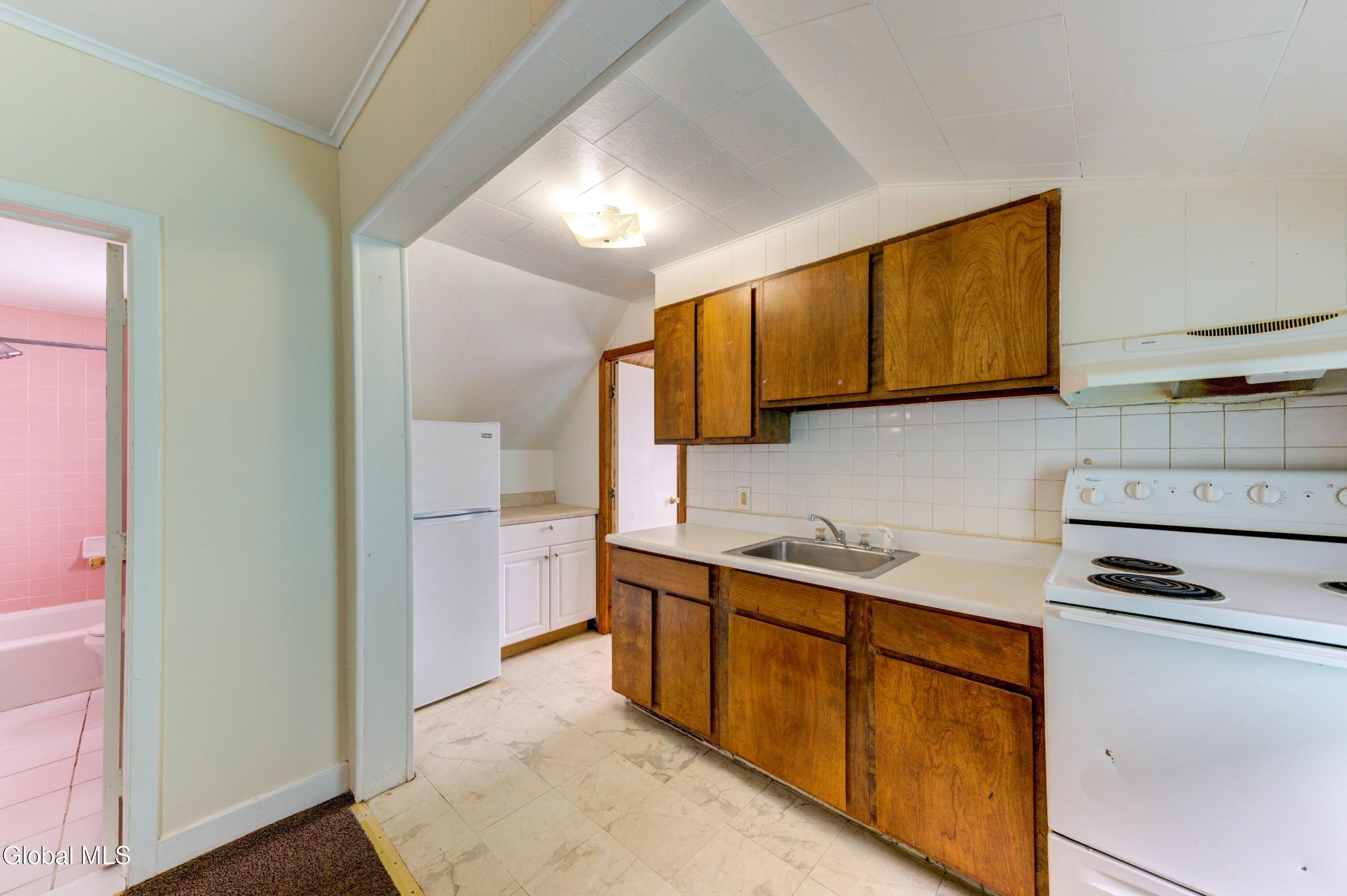 609 Mcclellan Street Schenectady NY 12304