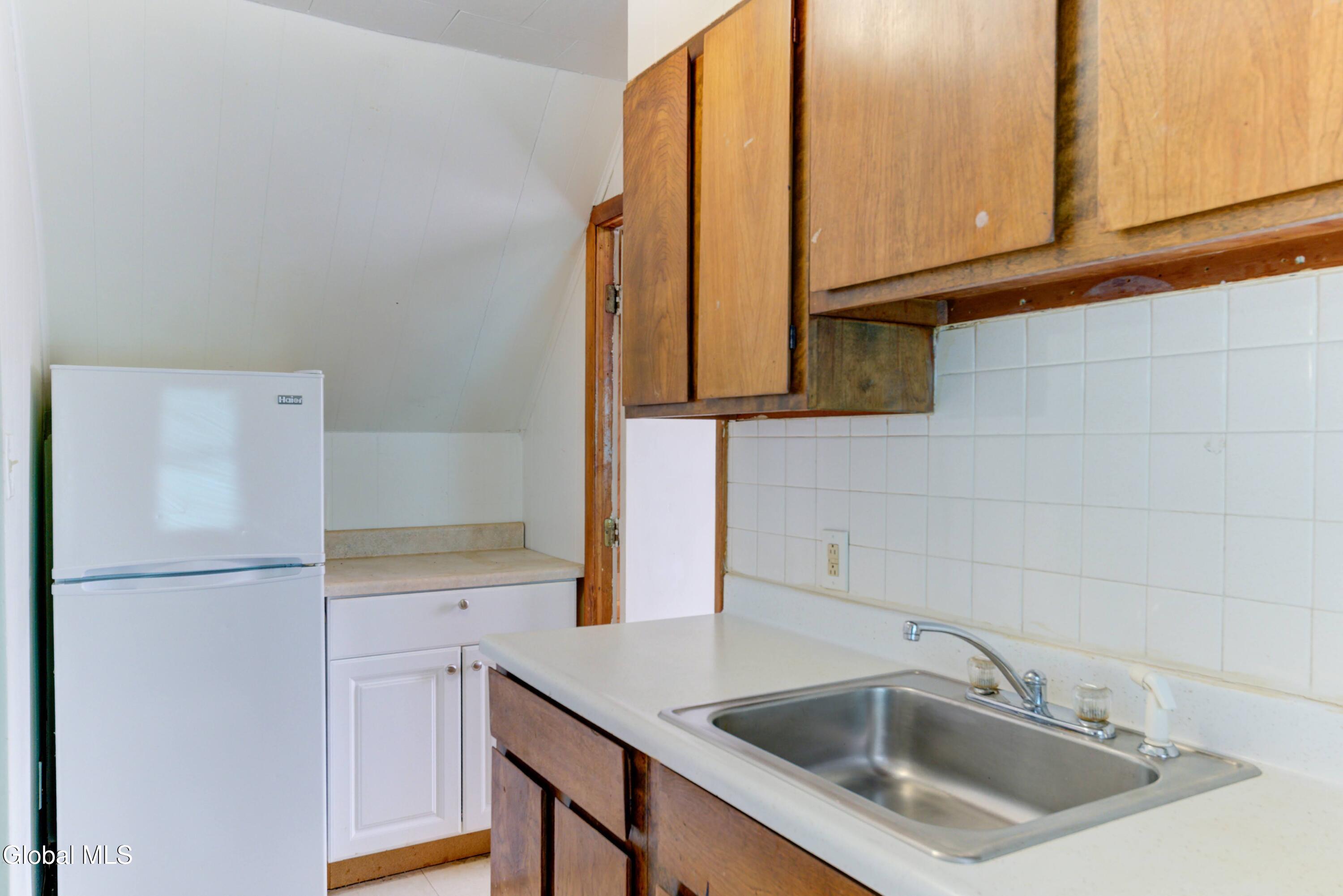 609 Mcclellan Street Schenectady NY 12304