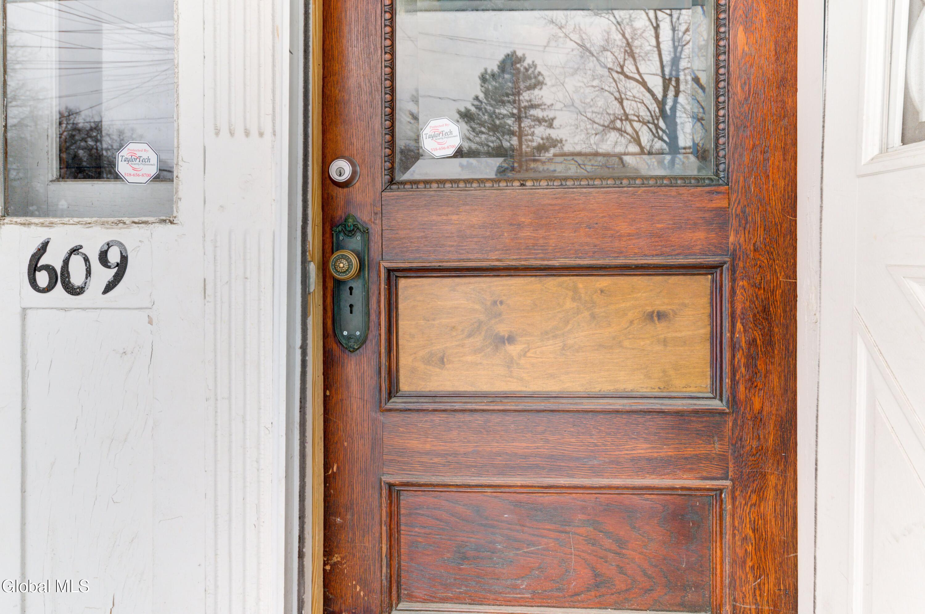609 Mcclellan Street Schenectady NY 12304