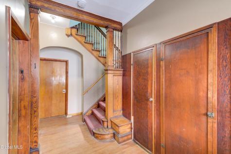 609 Mcclellan Street Schenectady NY 12304