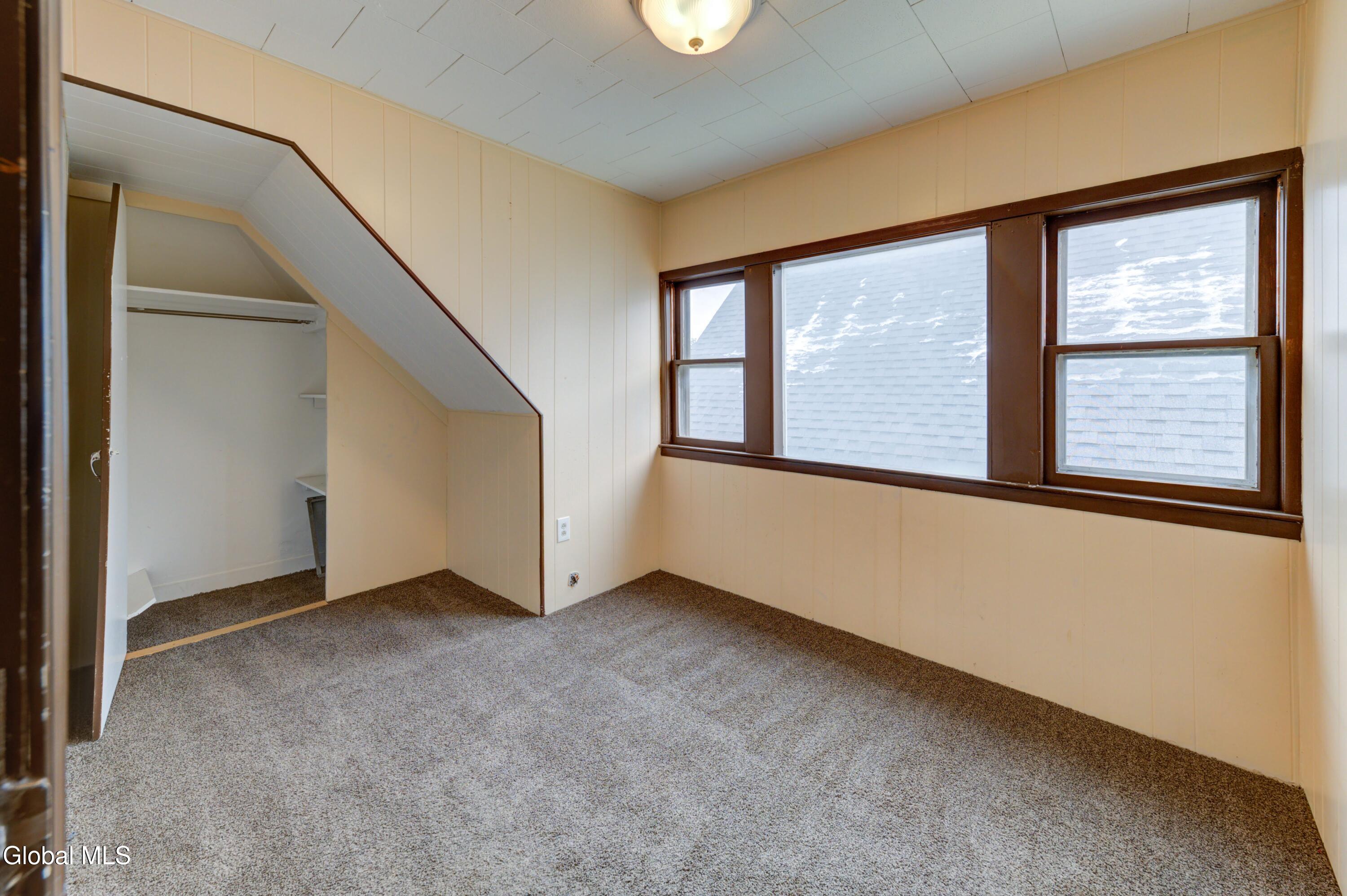 609 Mcclellan Street Schenectady NY 12304