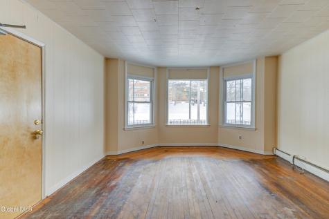 609 Mcclellan Street Schenectady NY 12304