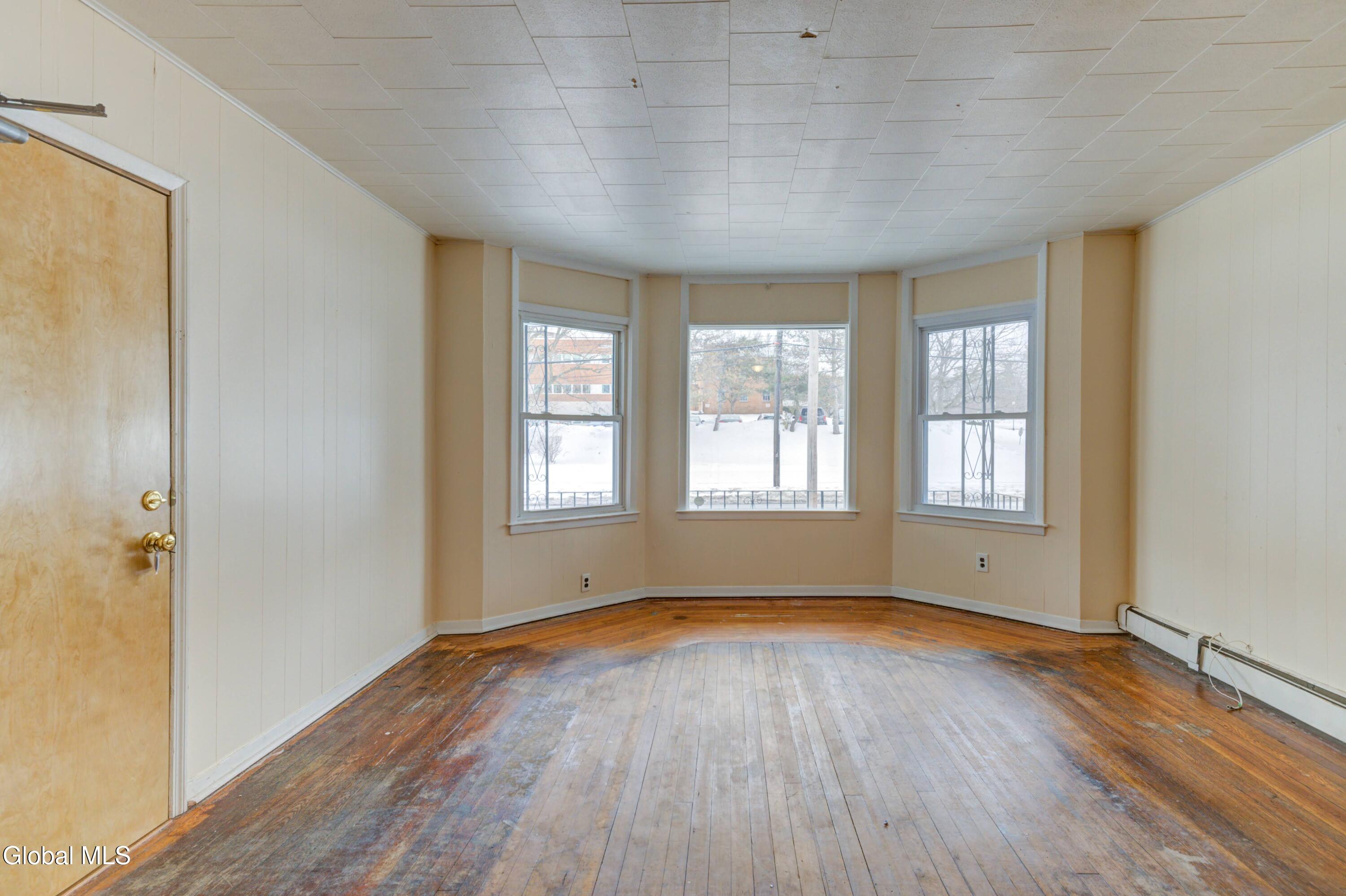 609 Mcclellan Street Schenectady NY 12304