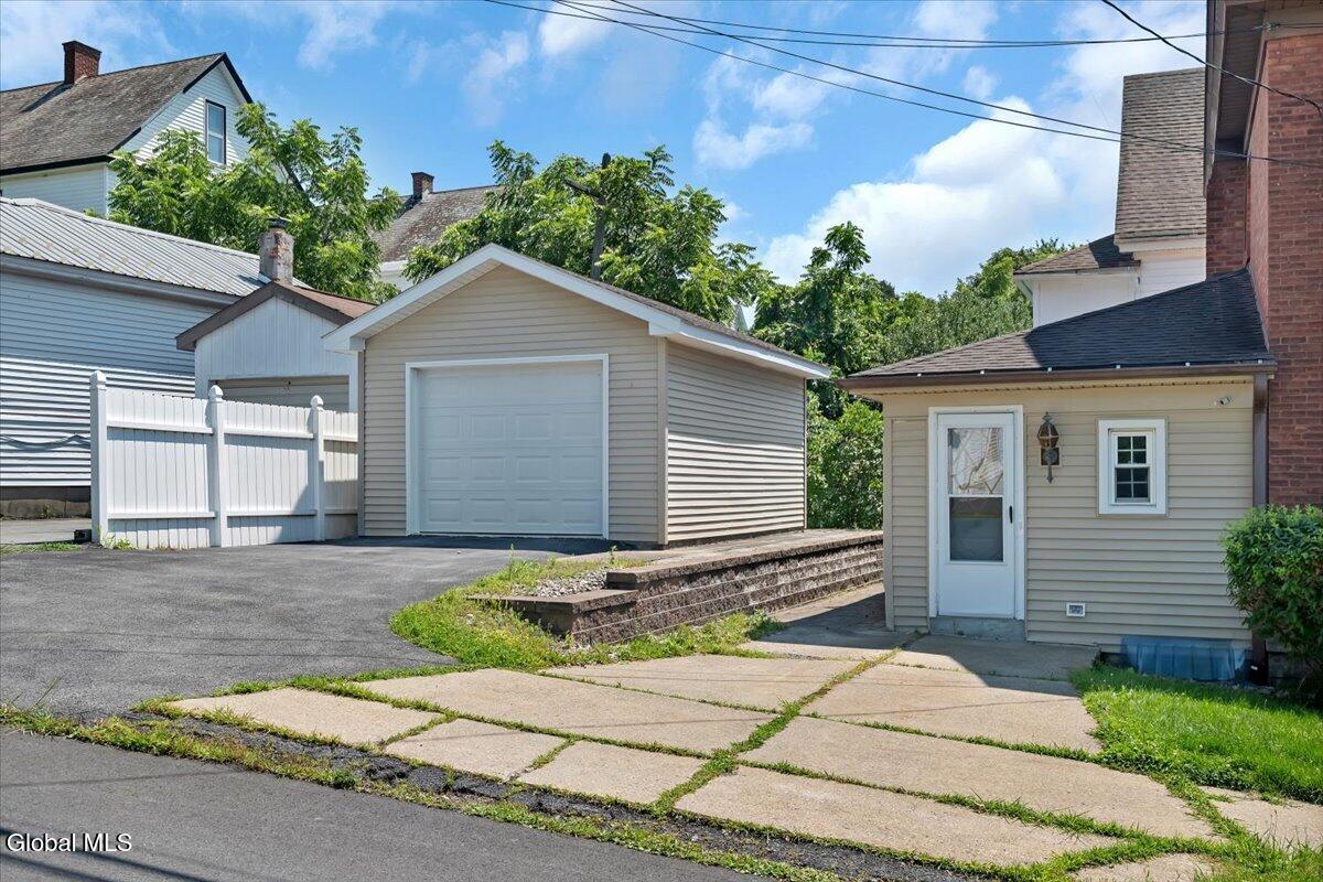 29 Mcclellan Avenue Amsterdam NY 12010