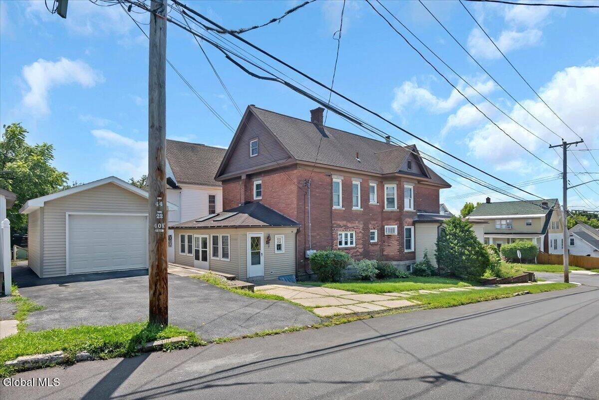 29 Mcclellan Avenue Amsterdam NY 12010