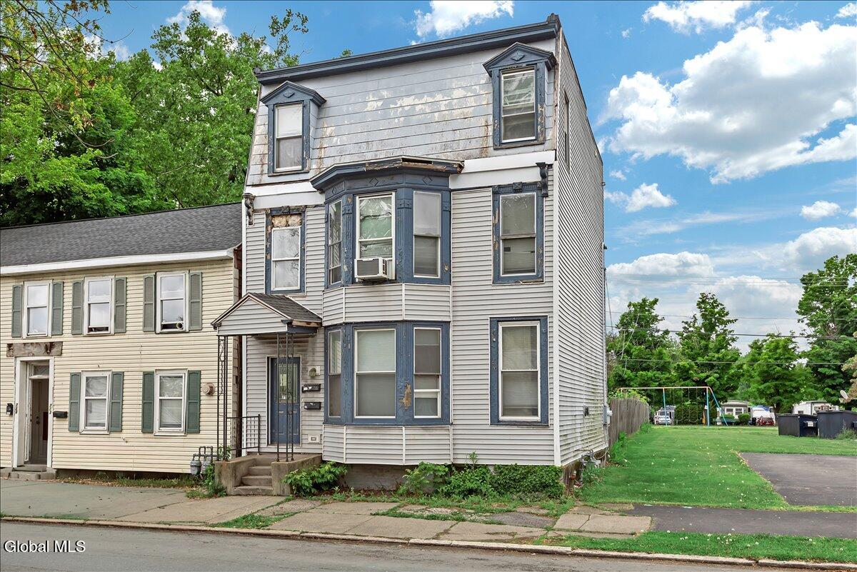 715 2nd Avenue Troy NY 12182
