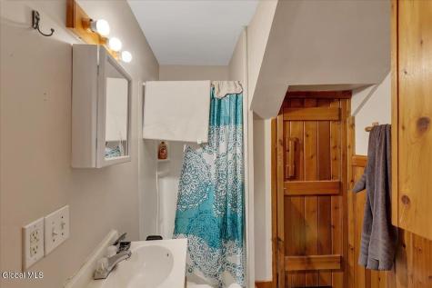 715 2nd Avenue Troy NY 12182