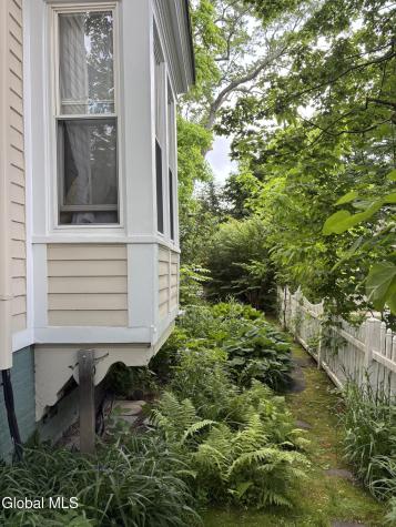 52 S Allen Street Albany NY 12208