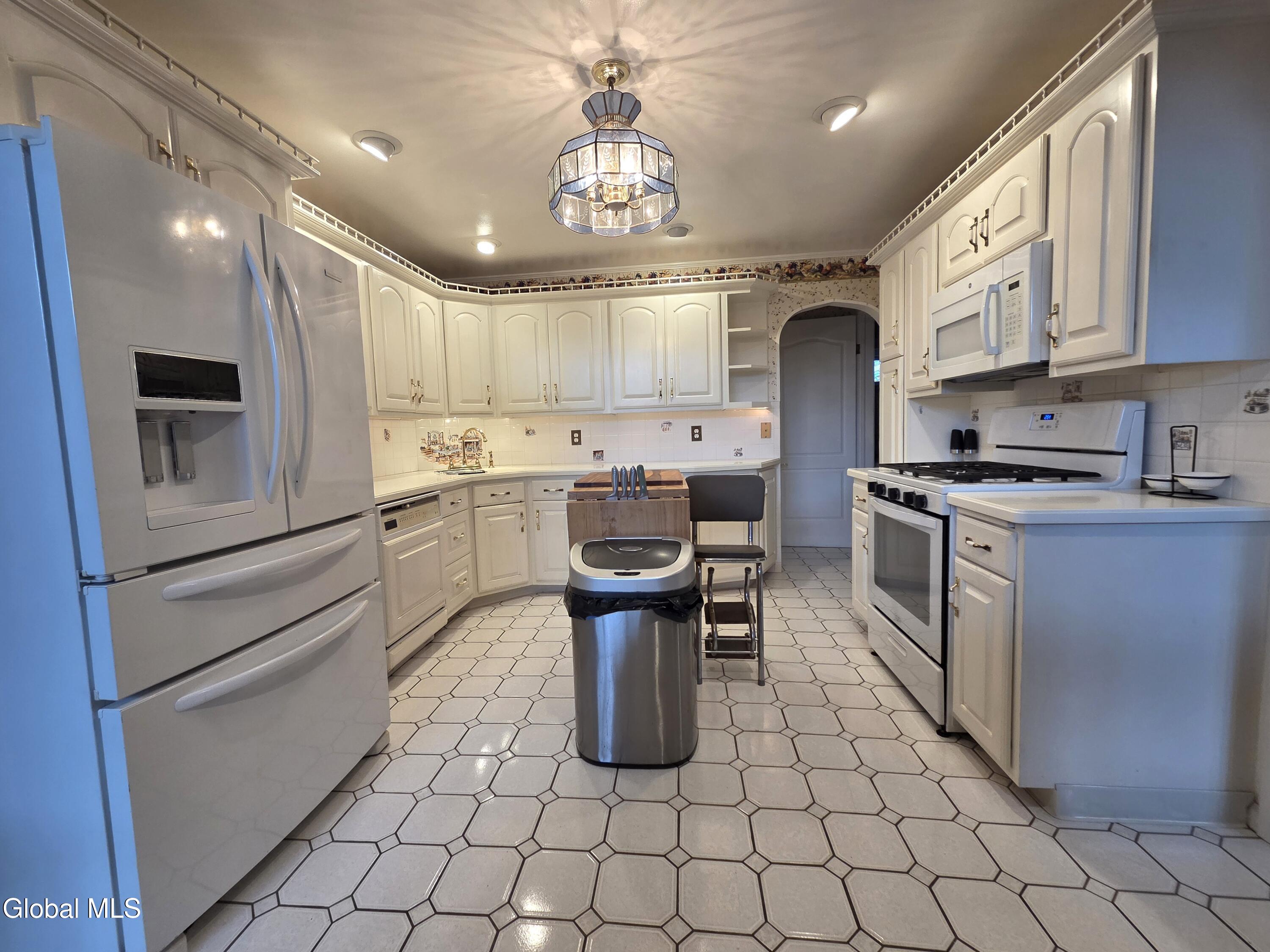 26 E 11th Avenue Gloversville NY 12078