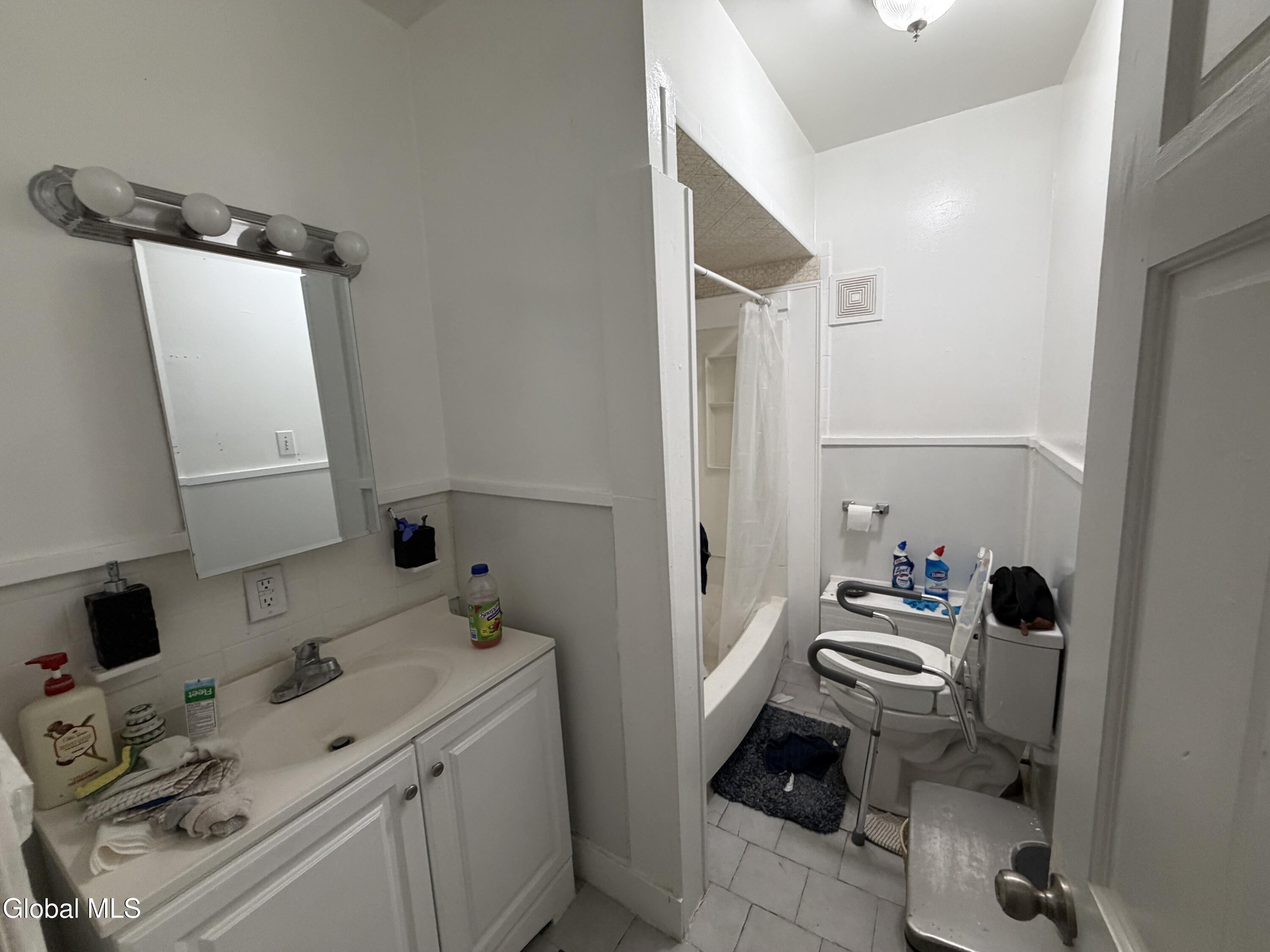 561 Nott Street Schenectady NY 12308