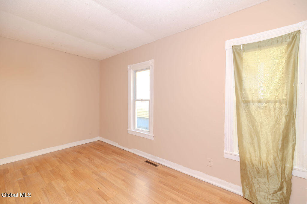 49 Mcclellan Street Schenectady NY 12304