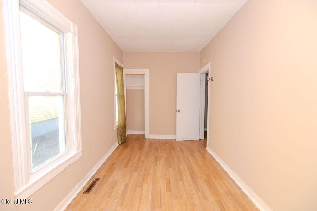 49 Mcclellan Street Schenectady NY 12304