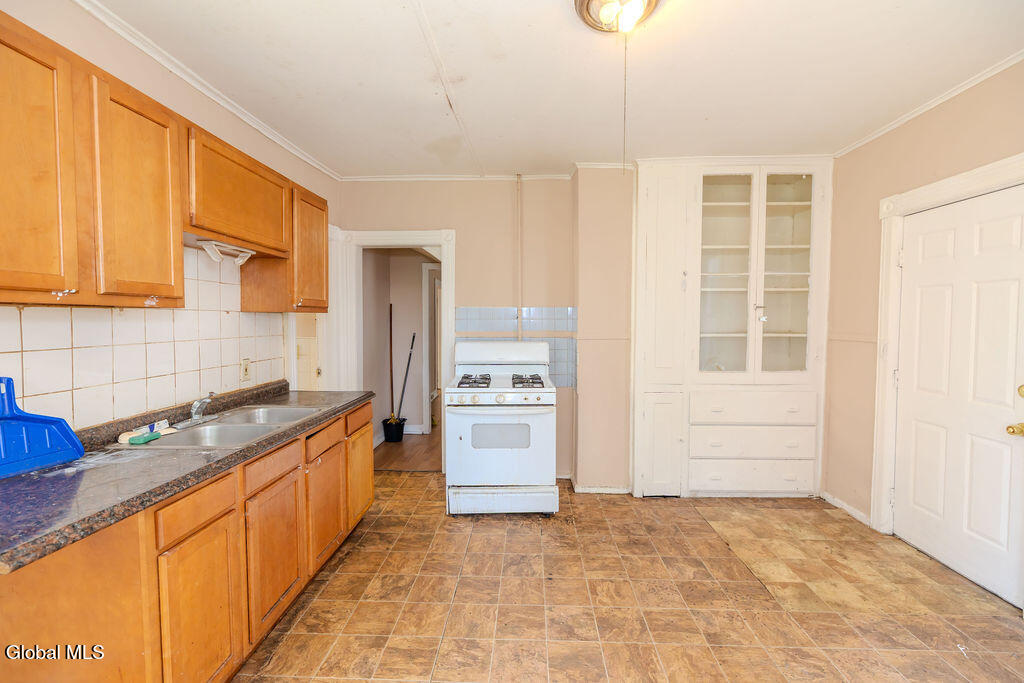 49 Mcclellan Street Schenectady NY 12304