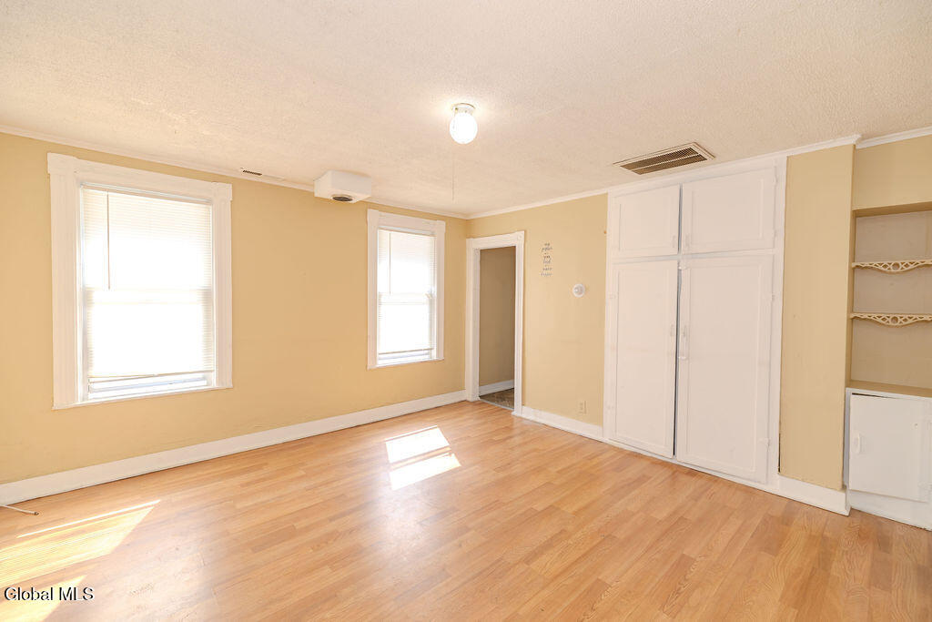 49 Mcclellan Street Schenectady NY 12304