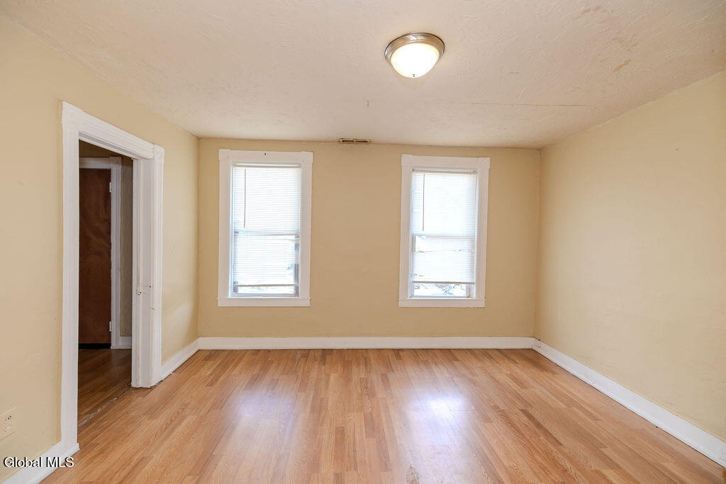 49 Mcclellan Street Schenectady NY 12304