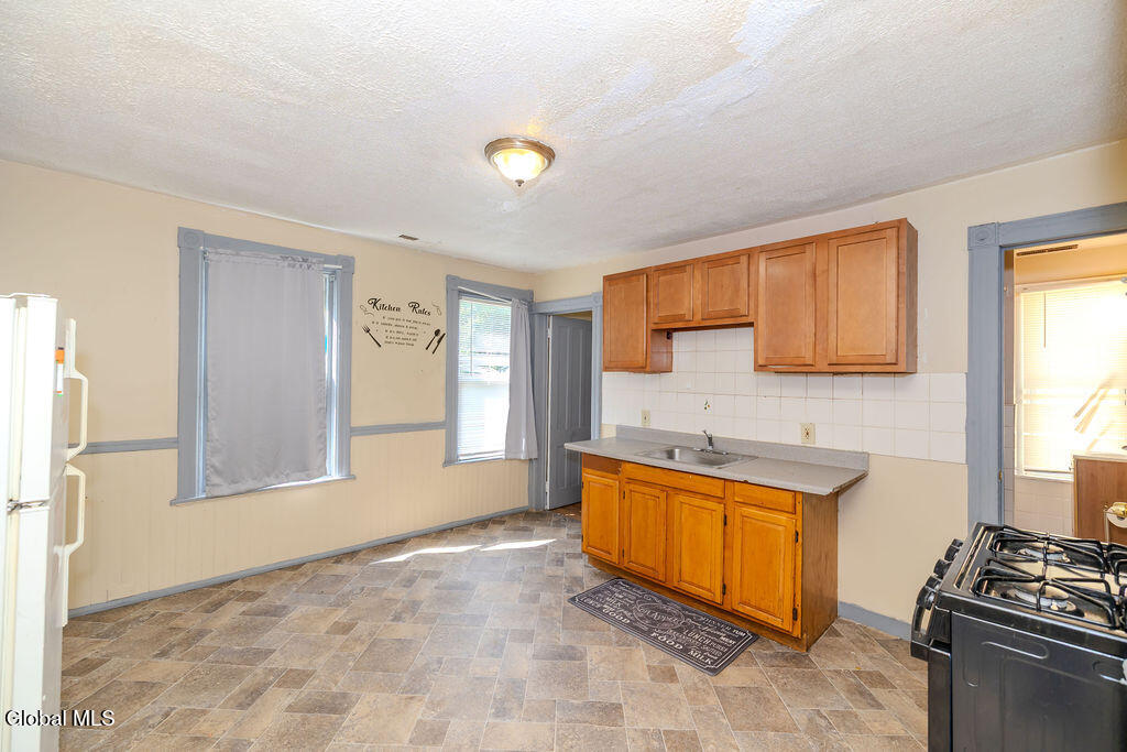 49 Mcclellan Street Schenectady NY 12304
