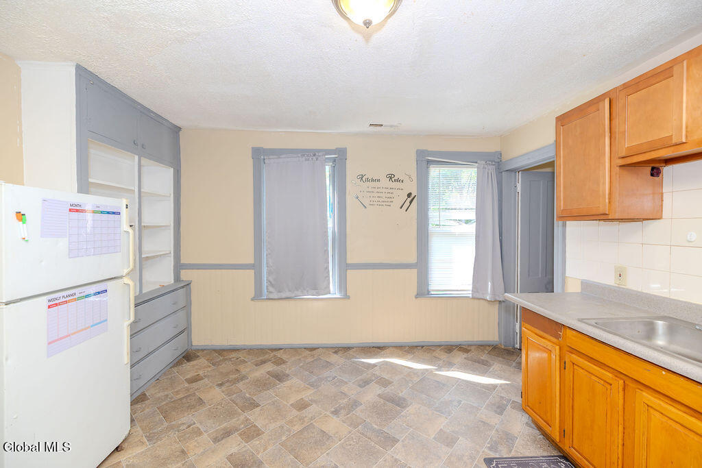 49 Mcclellan Street Schenectady NY 12304