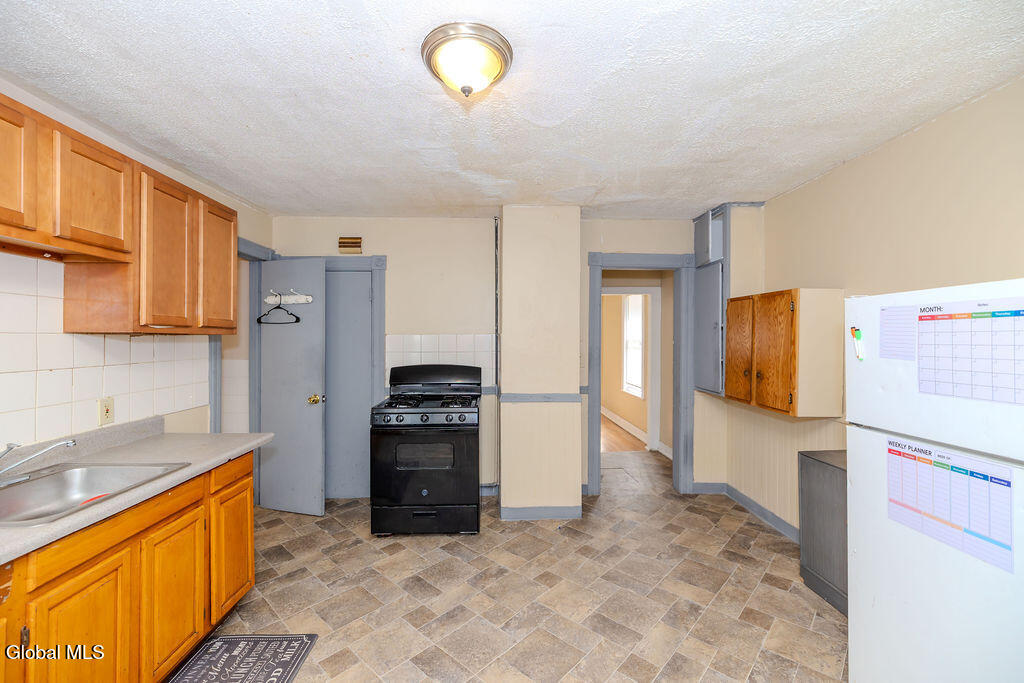 49 Mcclellan Street Schenectady NY 12304