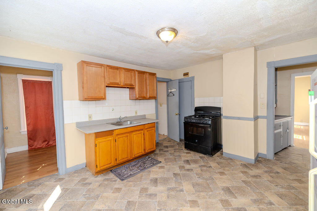 49 Mcclellan Street Schenectady NY 12304