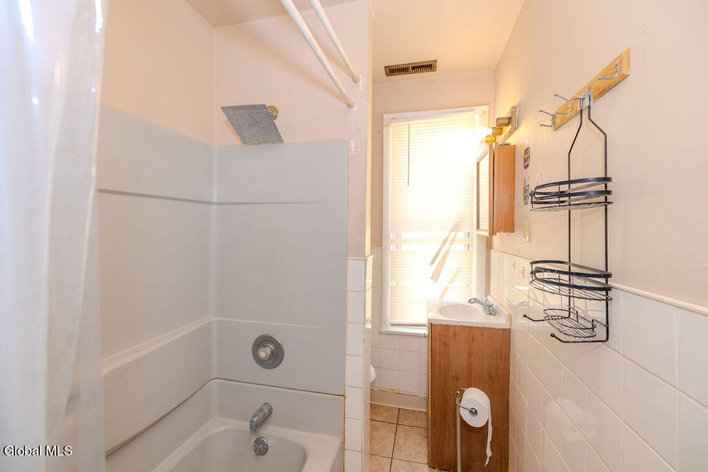 49 Mcclellan Street Schenectady NY 12304