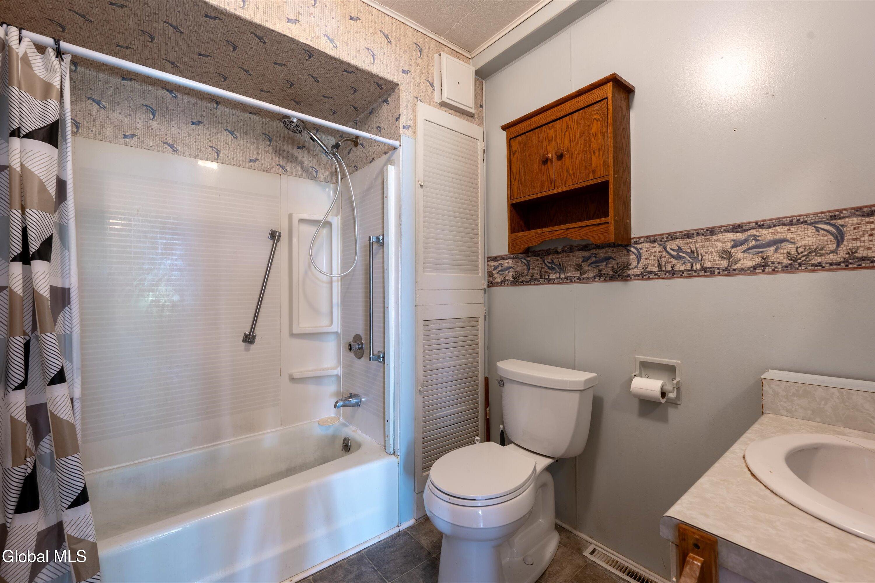 14 Lilac Lane Troy NY 12180