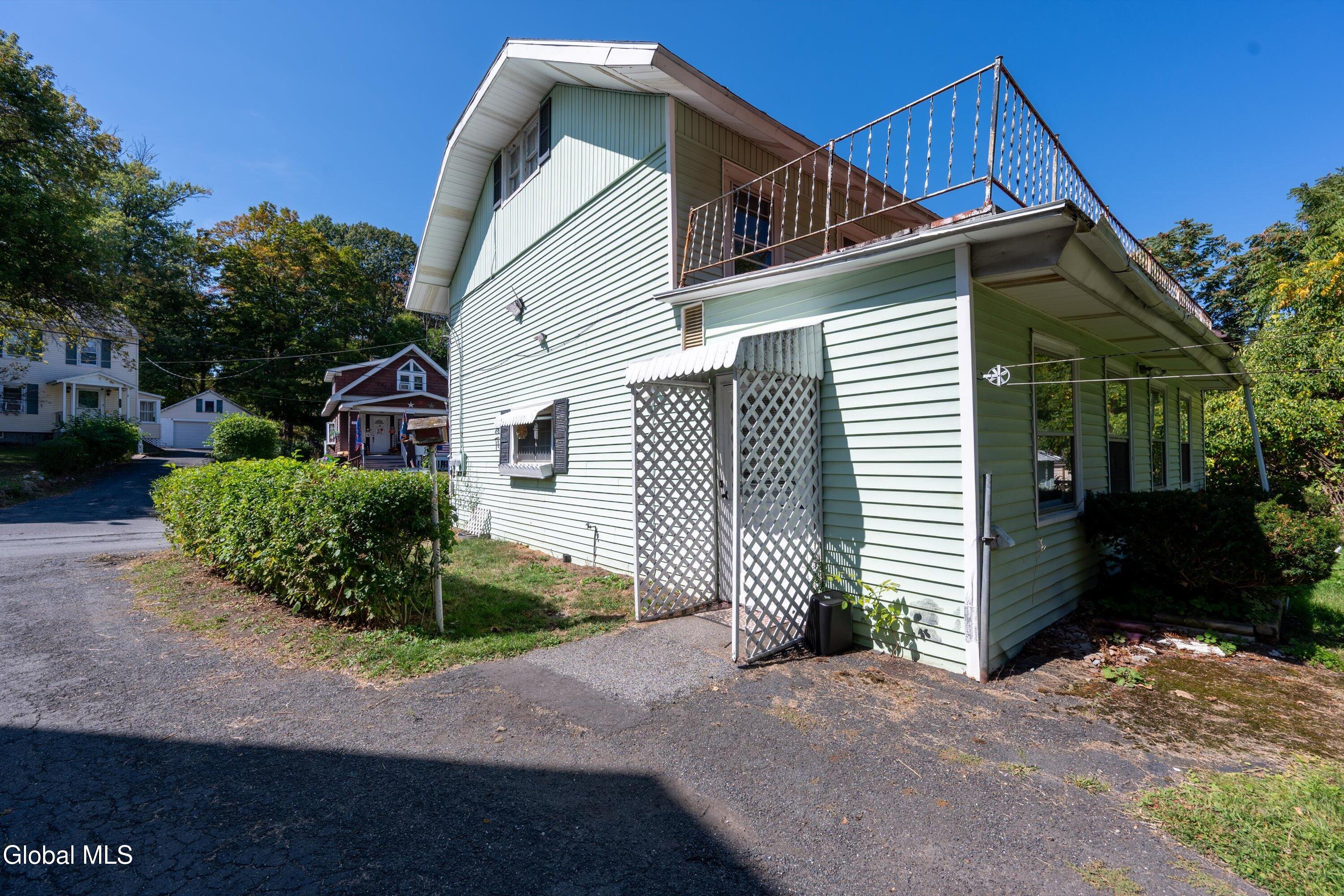 14 Lilac Lane Troy NY 12180