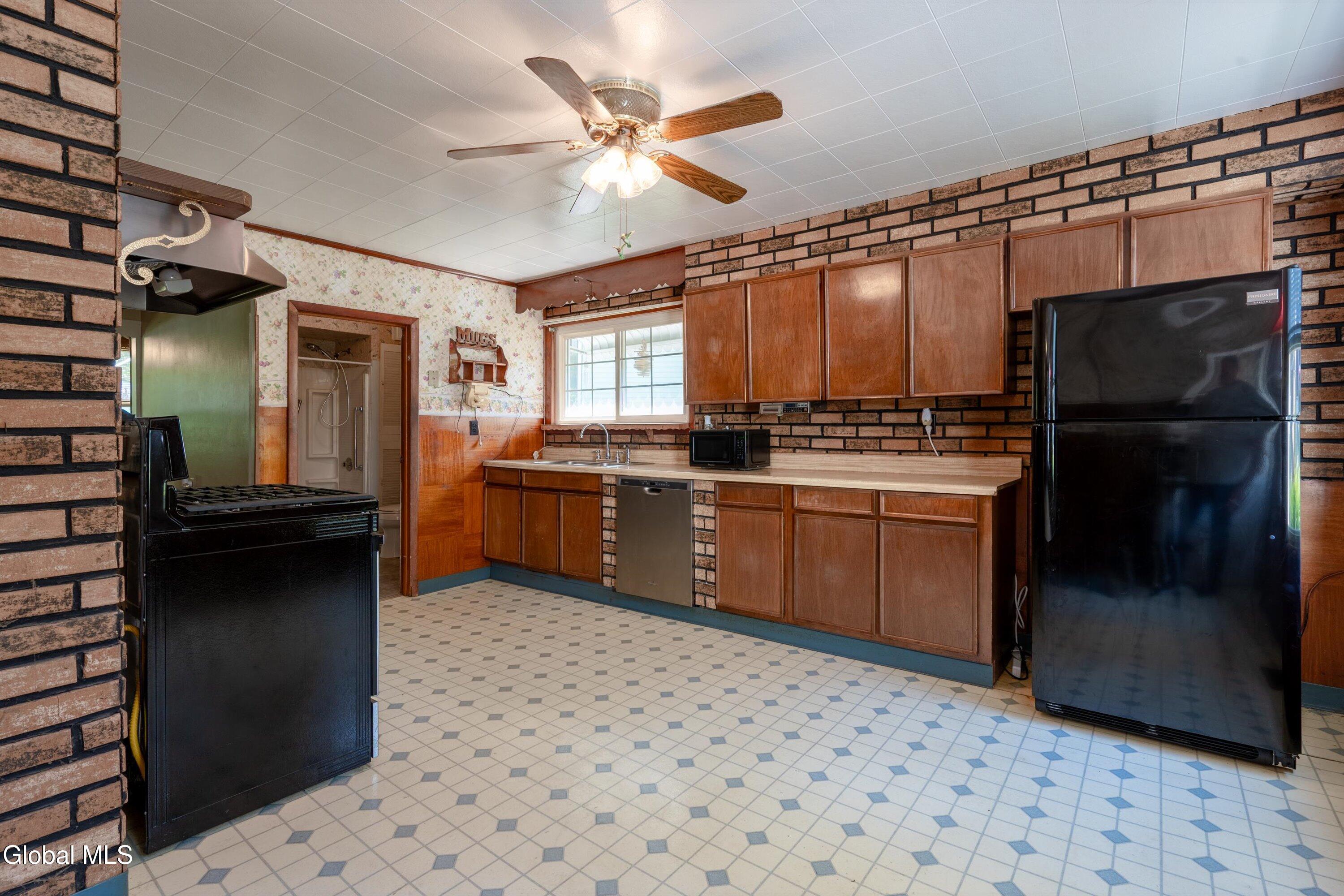14 Lilac Lane Troy NY 12180