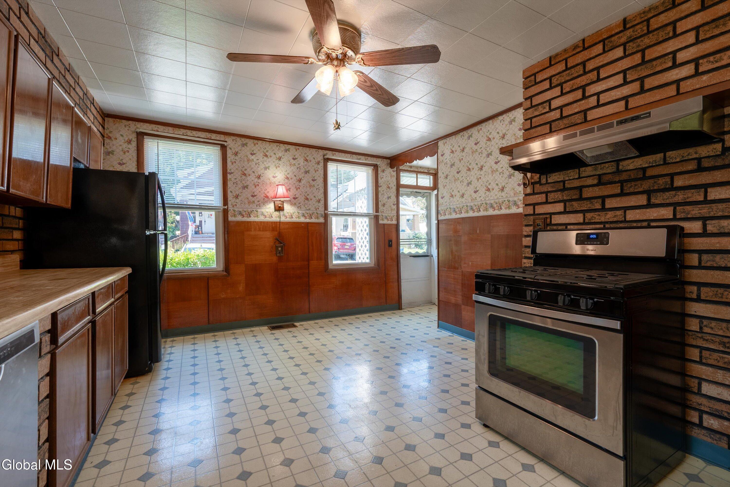 14 Lilac Lane Troy NY 12180