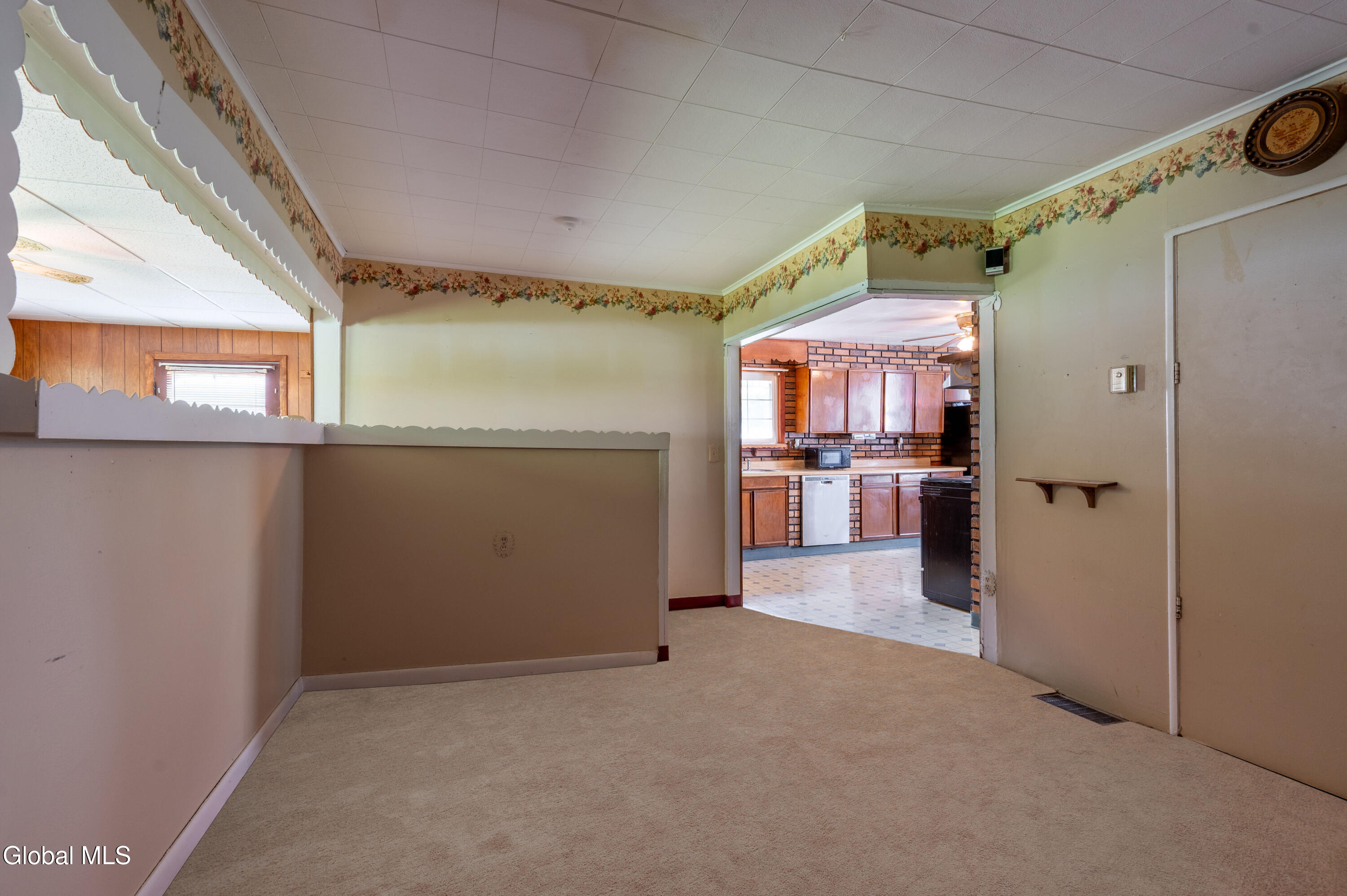 14 Lilac Lane Troy NY 12180