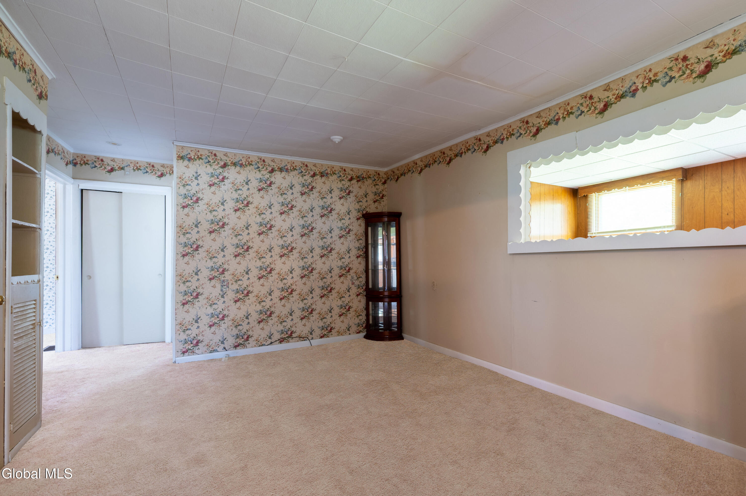14 Lilac Lane Troy NY 12180