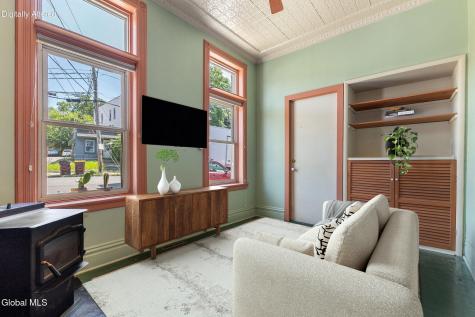 327 10th Street Troy NY 12180