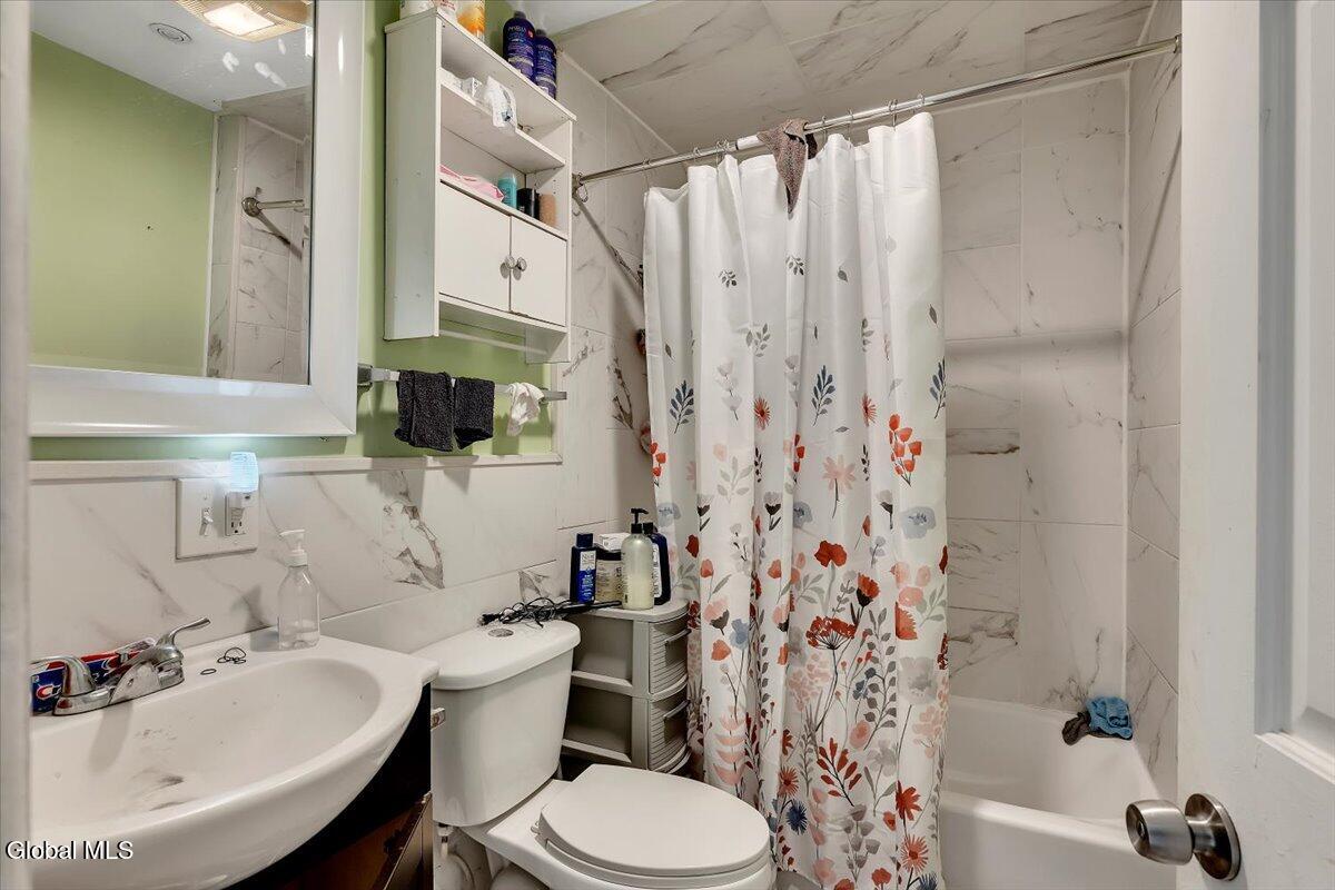 2418 Campbell Avenue Schenectady NY 12306