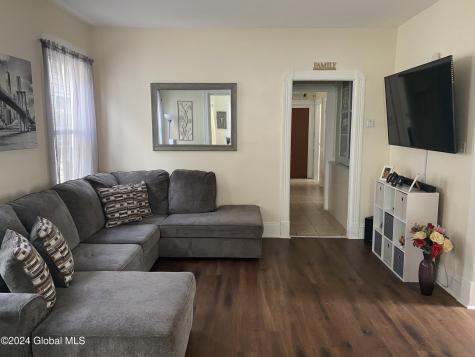 907 Delamont Avenue Schenectady NY 12307