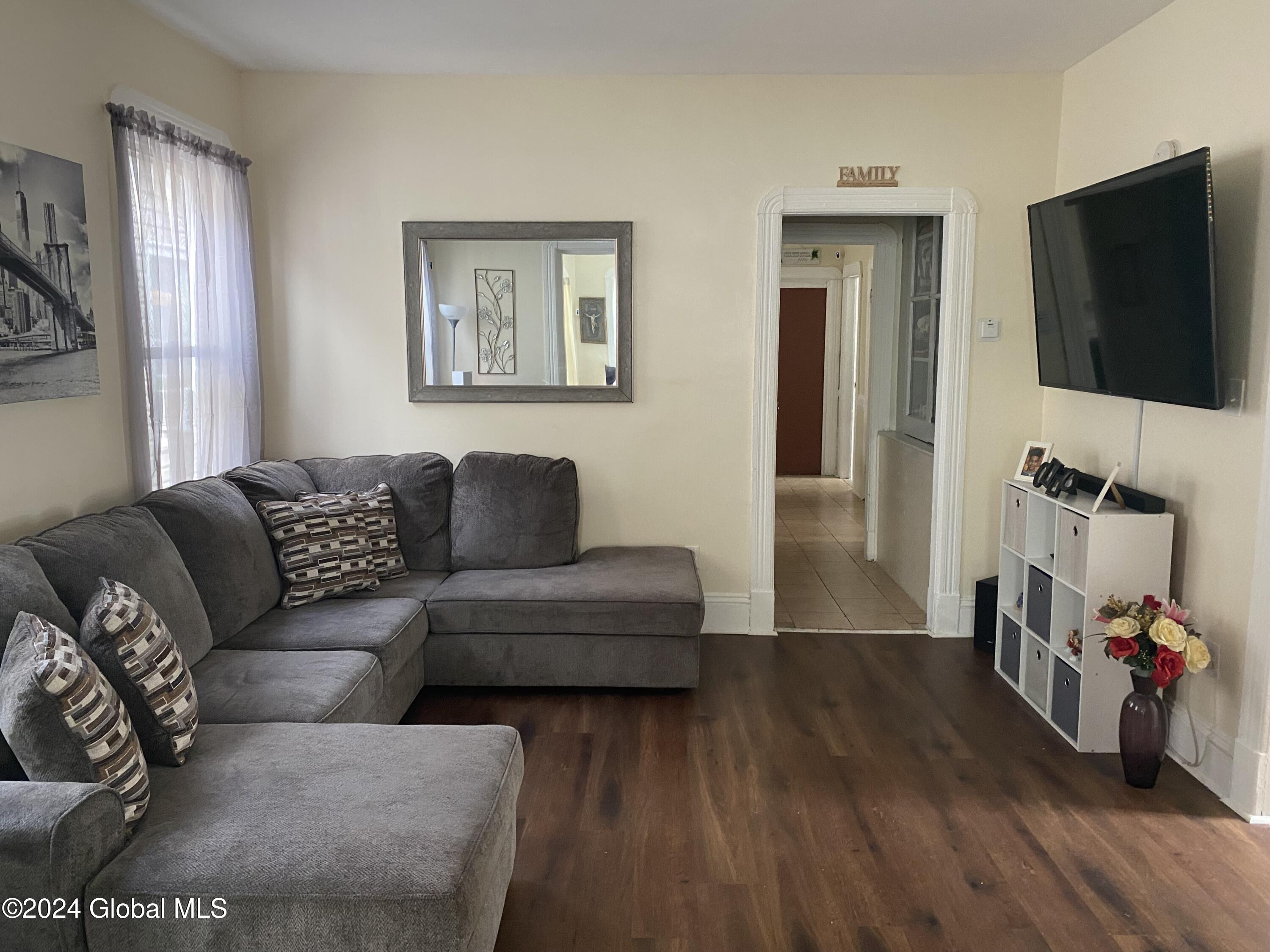 907 Delamont Avenue Schenectady NY 12307