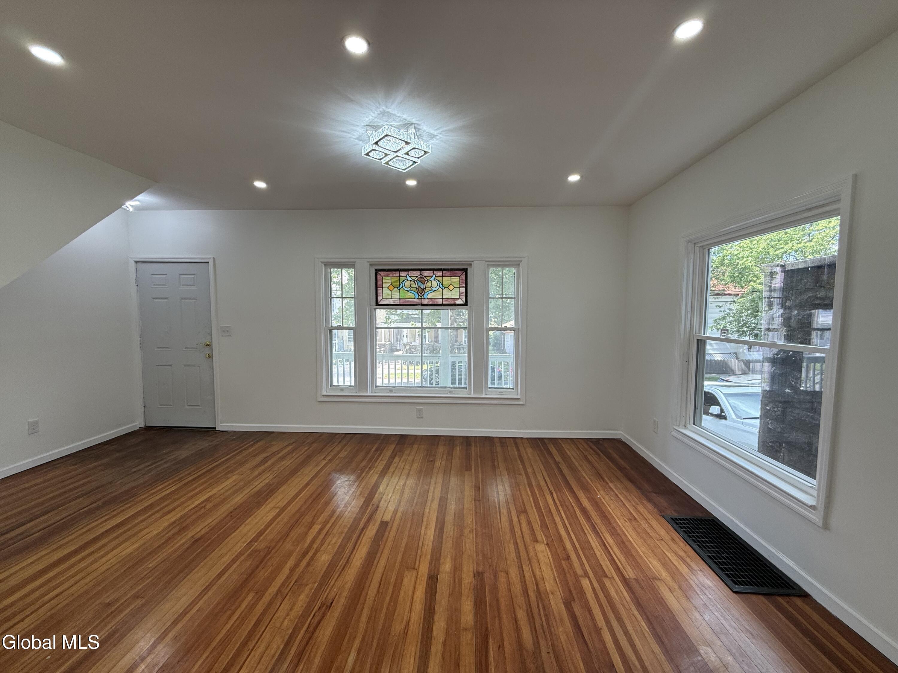 434 Division Street Schenectady NY 12304