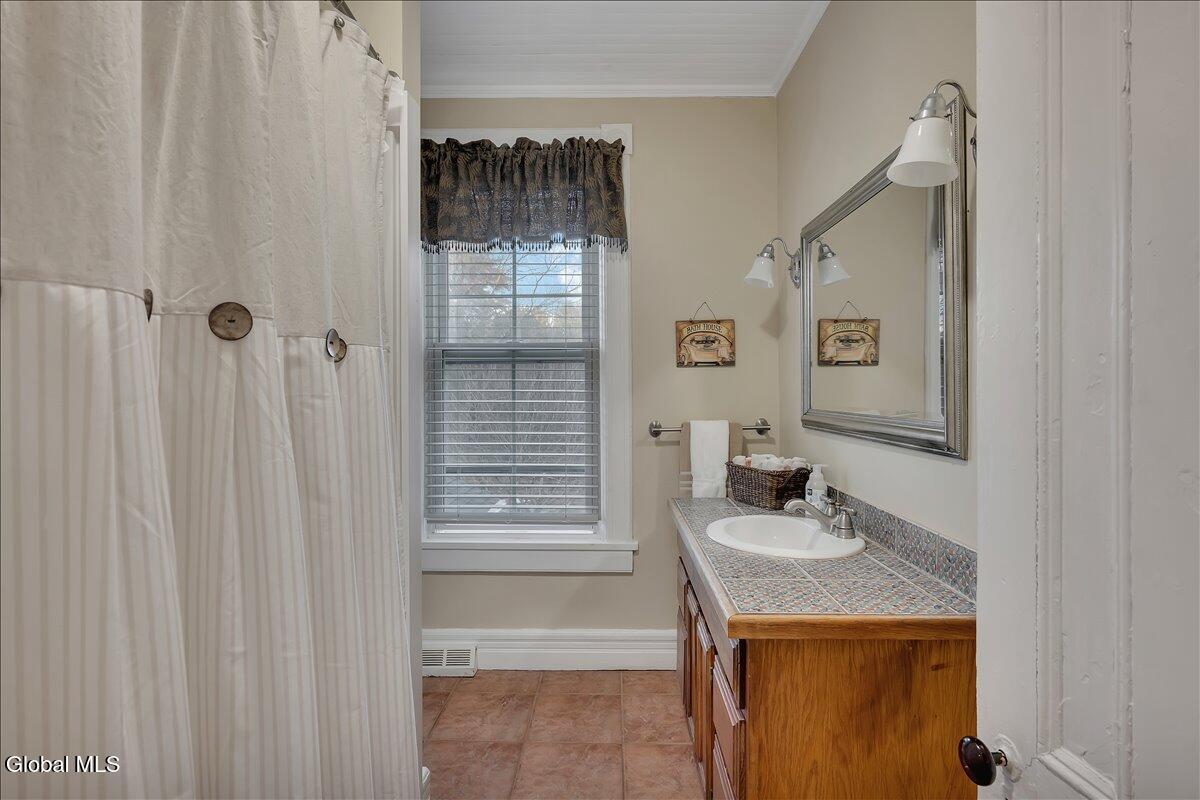 127 Font Grove Road Slingerlands NY 12159