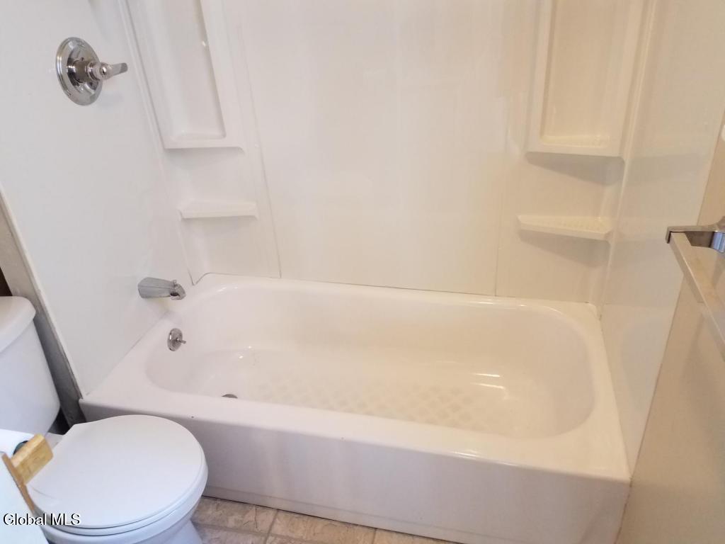 8 Saratoga Avenue Waterford NY 12188
