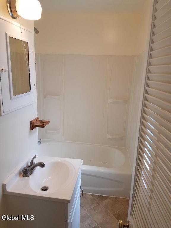 8 Saratoga Avenue Waterford NY 12188