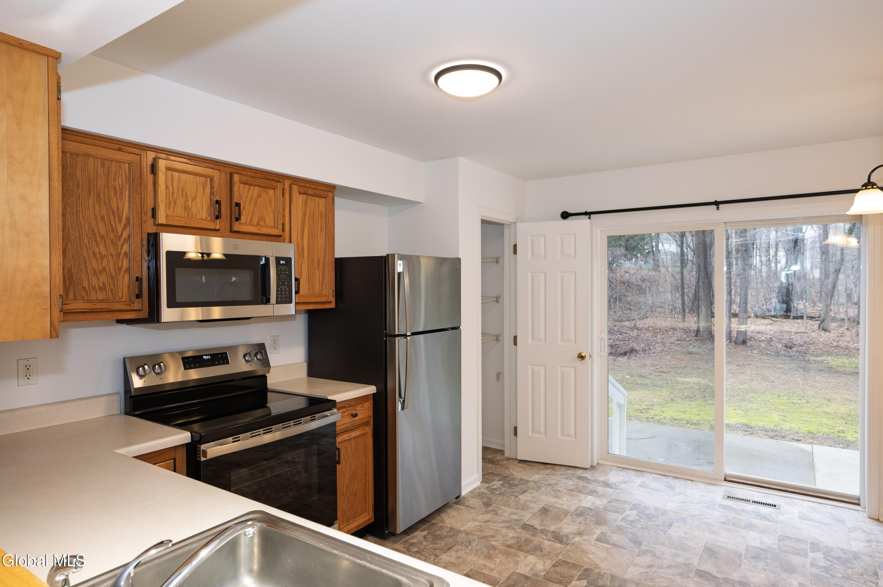 33 Cambridge Drive Halfmoon NY 12065