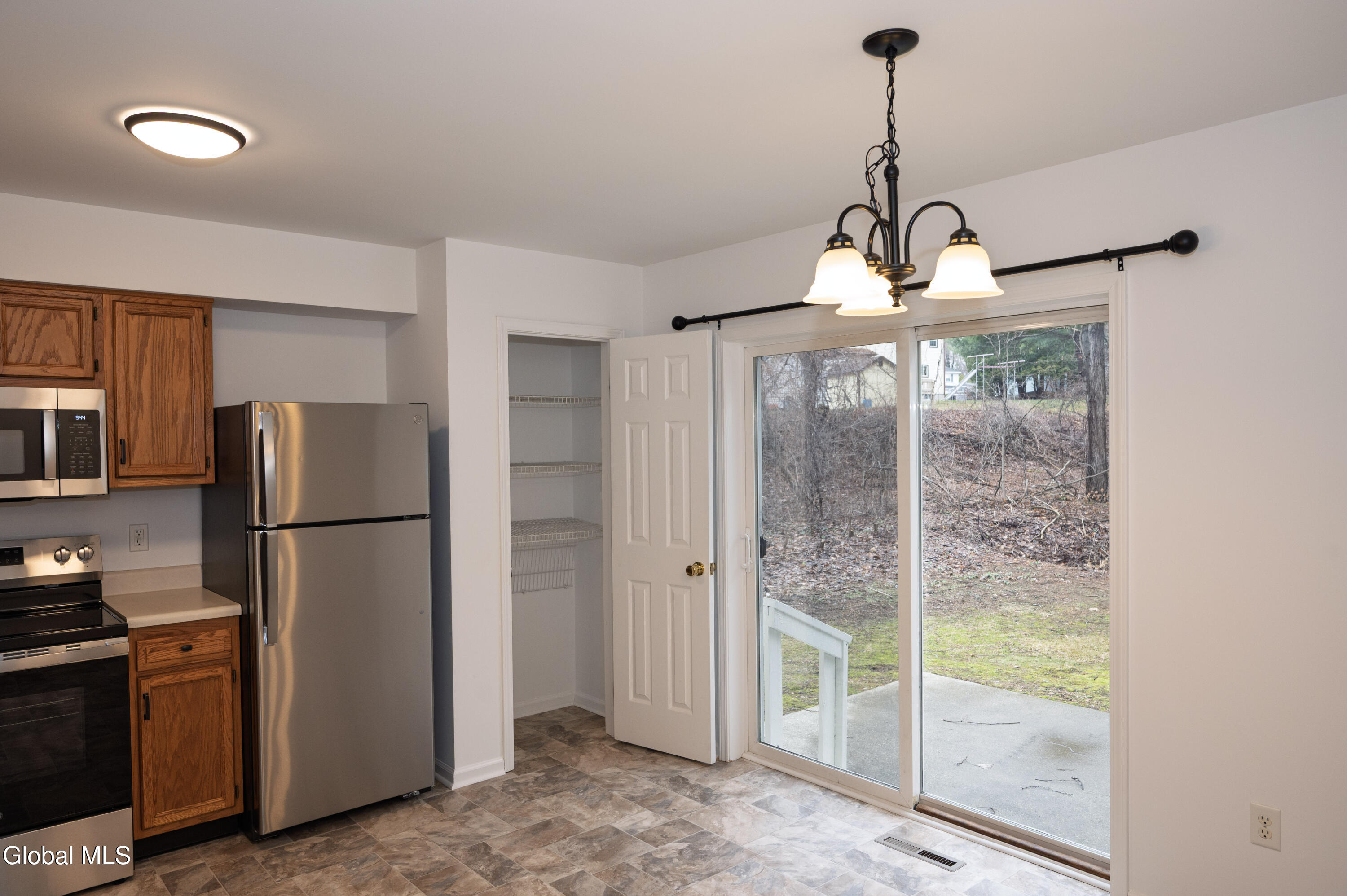 33 Cambridge Drive Halfmoon NY 12065
