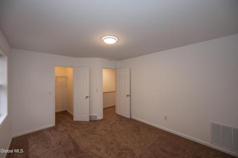 33 Cambridge Drive Halfmoon NY 12065