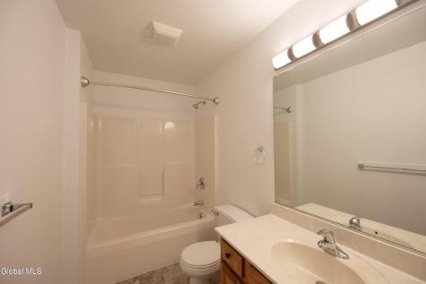 33 Cambridge Drive Halfmoon NY 12065